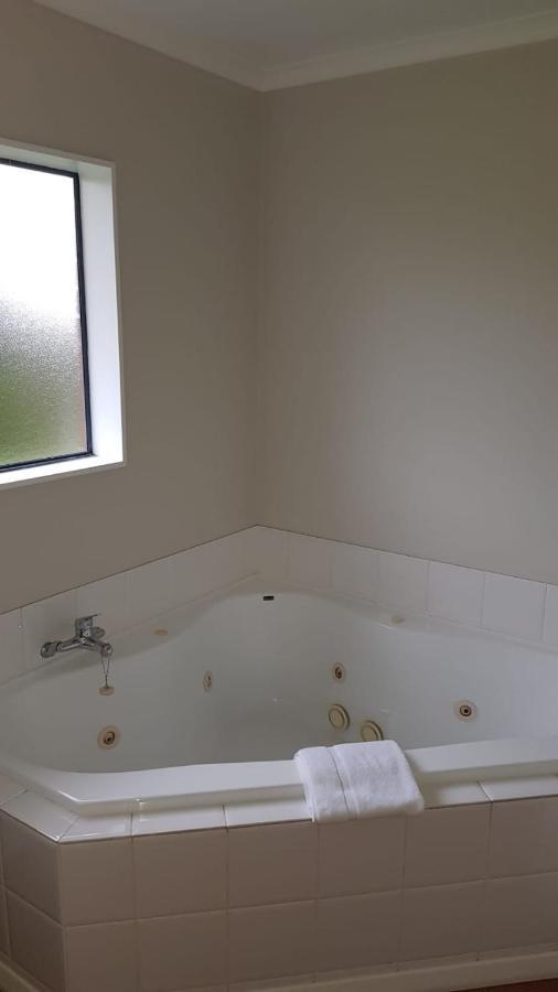 هاويرا Tudor Lodge Motel المظهر الخارجي الصورة